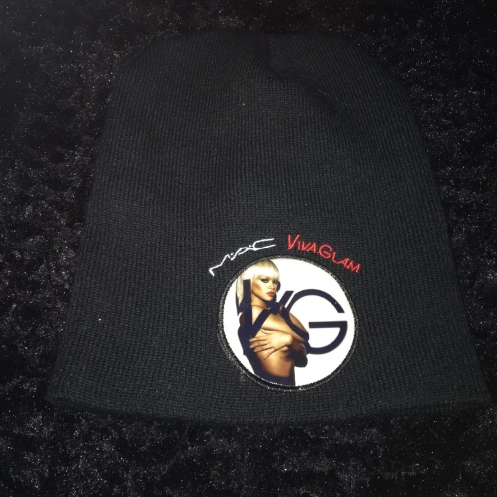 🔺sold🔻Mac cosmetics viva glam beanie